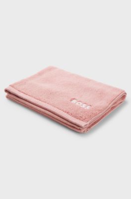 Cotton bath mat with contrast embroidered logo, light pink