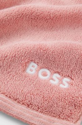 Cotton bath mat with contrast embroidered logo, light pink