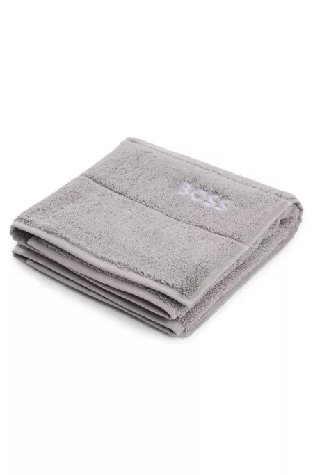 Cotton bath mat with contrast logo embroidery
