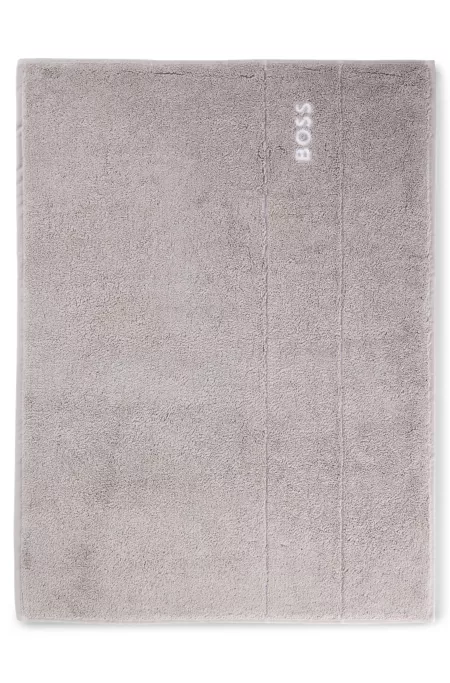 Cotton bath mat with contrast logo embroidery