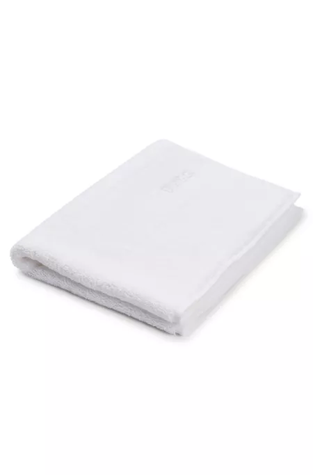 Cotton bath mat with contrast logo embroidery