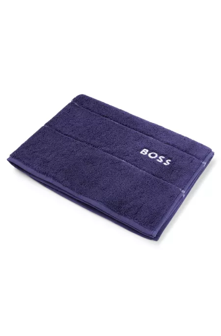 Cotton bath mat with contrast logo embroidery