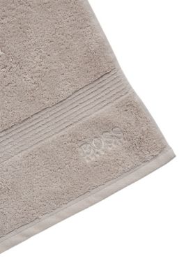 Katoenen badlaken met logostiksel, Lichtbeige