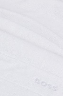 Badetuch aus Baumwolle mit wei&szlig;er Logo-Stickerei, Wei&szlig;