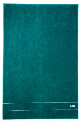 Badetuch aus Baumwolle mit wei&szlig;er Logo-Stickerei, Dunkelgr&uuml;n