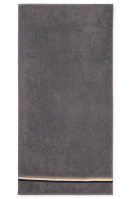 Katoenen badhanddoek met kenmerkend gestreepte rand, Grijs