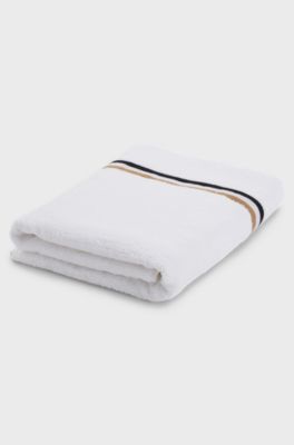 Serviette de bain en coton avec bordure &agrave; rayures embl&eacute;matiques, Blanc