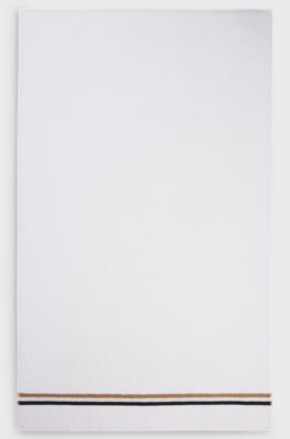 Serviette de bain en coton avec bordure &agrave; rayures embl&eacute;matiques, Blanc