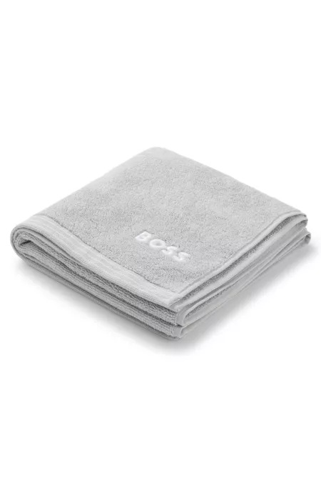 Cotton bath towel with contrast embroidered logo