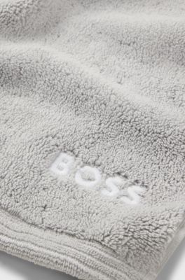 Duschtuch aus Baumwolle mit kontrastfarbener Logo-Stickerei, Silber