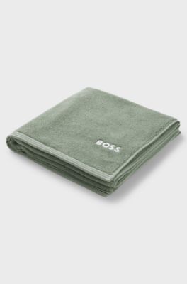 Cotton bath towel with contrast embroidered logo, Green