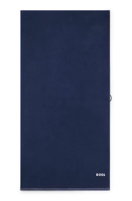 Cotton bath towel with contrast embroidered logo