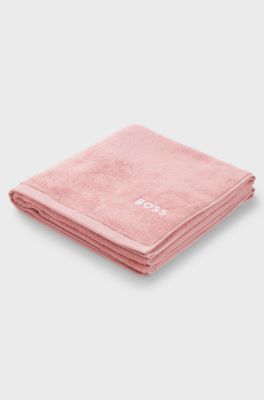 Cotton bath towel with contrast embroidered logo, light pink