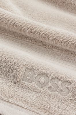 Badhanddoek van katoen met tonaal logostiksel, Lichtbeige