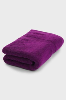 Toalla de ba&ntilde;o de algod&oacute;n con logo bordado a tono, Lila