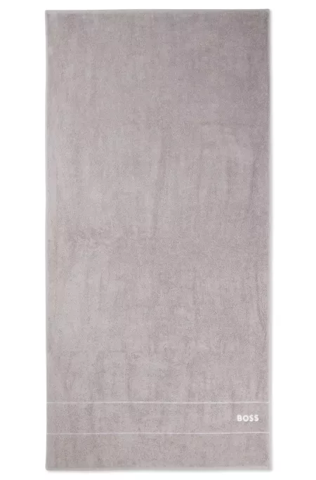 Cotton bath towel with white logo embroidery