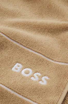 Serviette de bain en coton avec logo brod&eacute; blanc, Beige