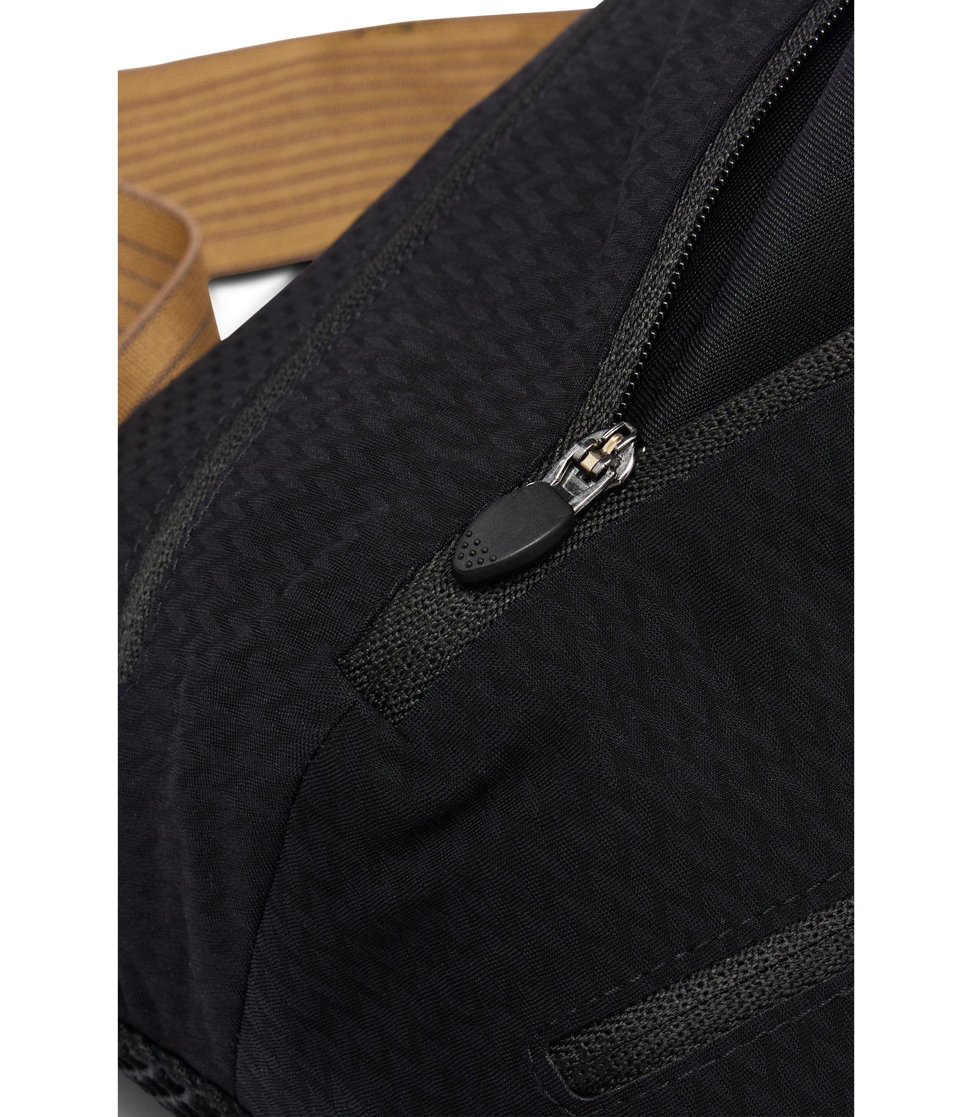 hbeuCP139491718_001_240?wid=