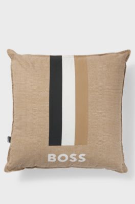 Coussin &agrave; rayures embl&eacute;matiques avec logo, Beige