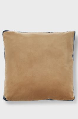Housse de coussin en velours &agrave; monogramme Double B, Beige clair