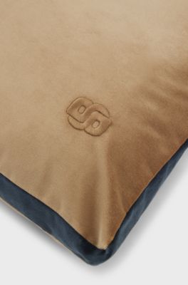 Housse de coussin en velours &agrave; monogramme Double B, Beige clair