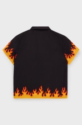 Barnskjorta med logga och illustration i form av flammor, Svart