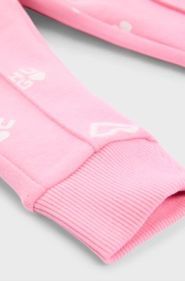 Trainingsbroek voor kinderen van een katoenmix met hartjes en logo&rsquo;s, Pink