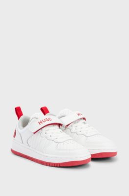 Sneakers f&ouml;r barn i l&auml;der och mesh med logga p&aring; sp&auml;nnet , Vit