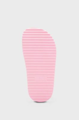 Kids' gloss-effect slides with stacked logo, Pink
