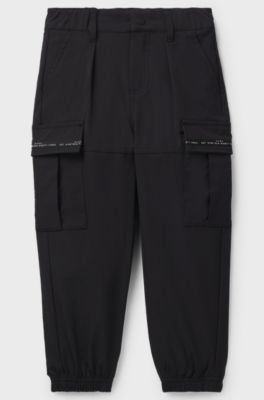 Cargobroek voor kinderen met logo&rsquo;s op de zakken, Zwart