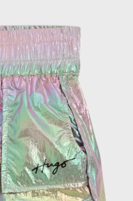 Changierende Kids-Shorts mit Logo-Print, Silber