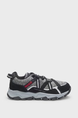 Sneakers per bambini con tomaia in maglia, pelle scamosciata e similpelle, Nero