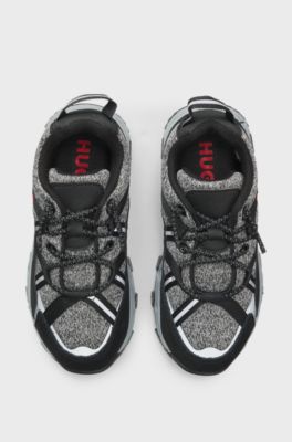 Sneakers per bambini con tomaia in maglia, pelle scamosciata e similpelle, Nero