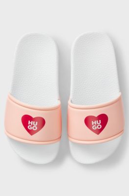 Kids' faux-leather slides with heart-shaped logo print, light pink