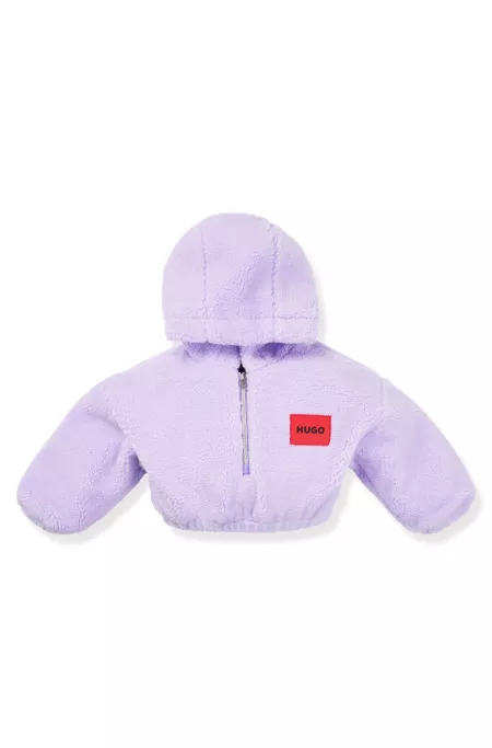Sudadera con capucha de sherpa para niños con logo bordado en la espalda