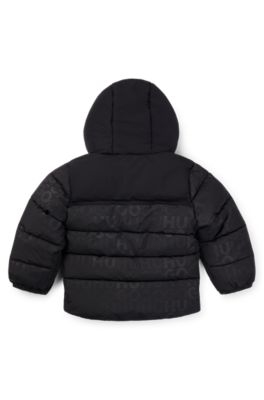 Pufferjack met capuchon en rood logolabel voor kinderen, Zwart