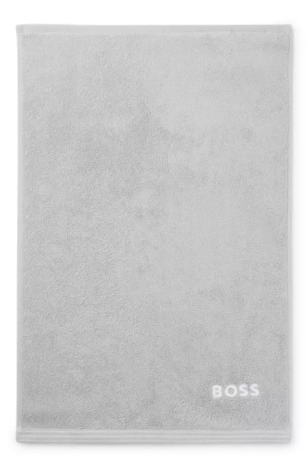 Cotton guest towel with contrast embroidered logo