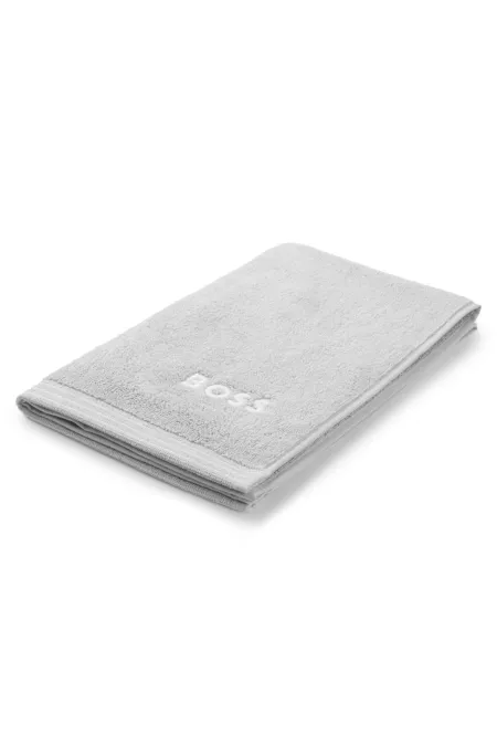 Cotton guest towel with contrast embroidered logo