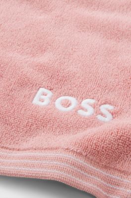 Katoenen gastenhanddoek met logostiksel als contrast, Lichtroze