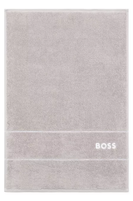 Cotton guest towel with white logo embroidery