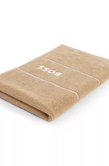Cotton guest towel with white logo embroidery