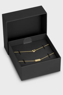 A sophisticated bracelet with branded hardware, Gold tone