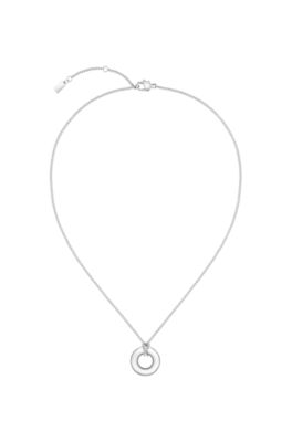 Naszyjnik w&nbsp;srebrnym odcieniu z&nbsp;koluszkiem z&nbsp;logo, srebrny odcień