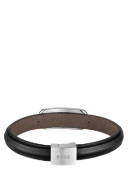 Mehrlagiges Lederarmband mit silberfarbenem Marken-Glied, Schwarz