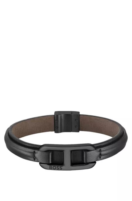 Bracelet en cuir superposé avec lien métallique noir logoté