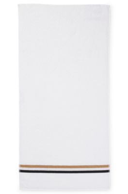 Serviette de toilette en coton avec bordure &agrave; rayures embl&eacute;matiques, Blanc