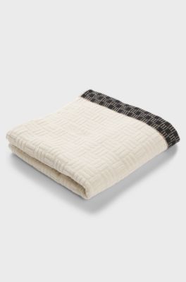 Cotton hand towel in sculpted-jacquard velvet, Light Beige