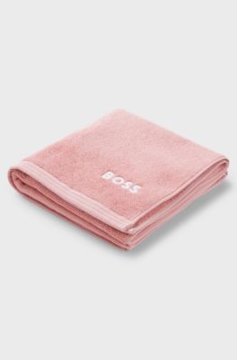 Cotton hand towel with contrast embroidered logo, light pink