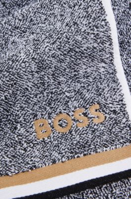 Toalla de mano en jacquard de algod&oacute;n con raya de la marca, Gris