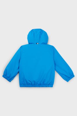 Giacca a vento per bambini a blocchi di colore con stampa a monogrammi nascosta, Blu